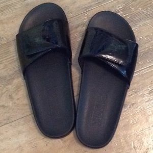 Pink Victoria's Secret Black Velcro slides sz 8